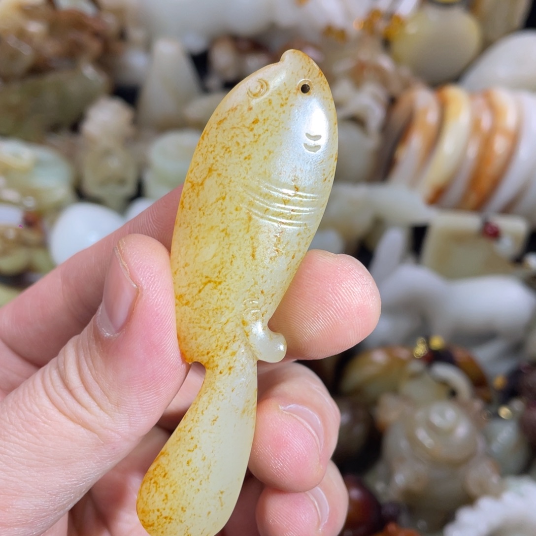 和田玉未镶嵌把件