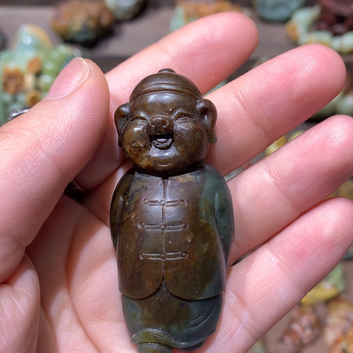 未镶嵌岫岩河磨玉（透闪石质玉）把件