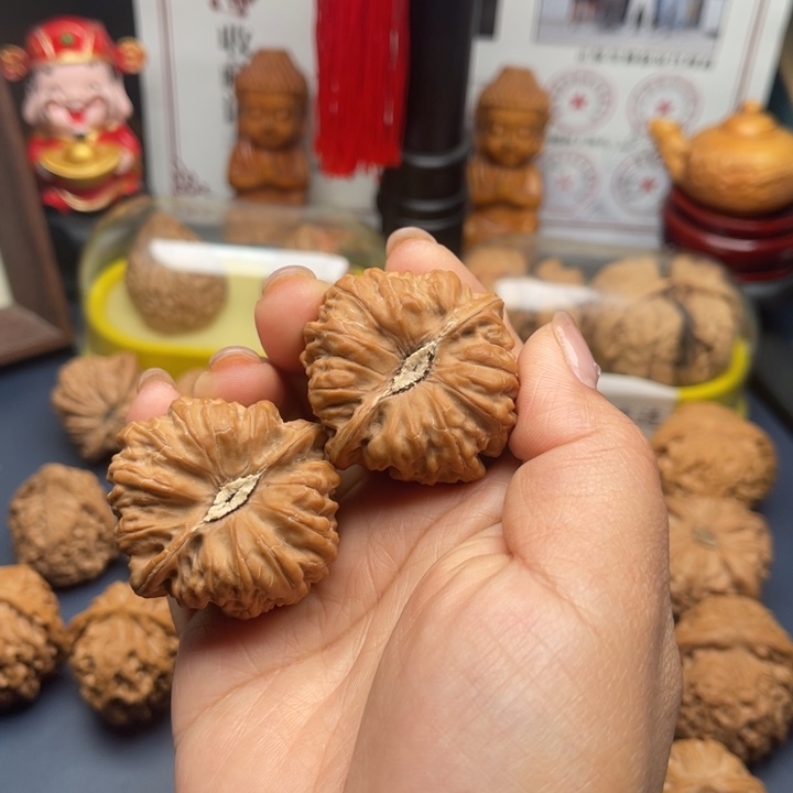 文玩核桃把件平谷凹底