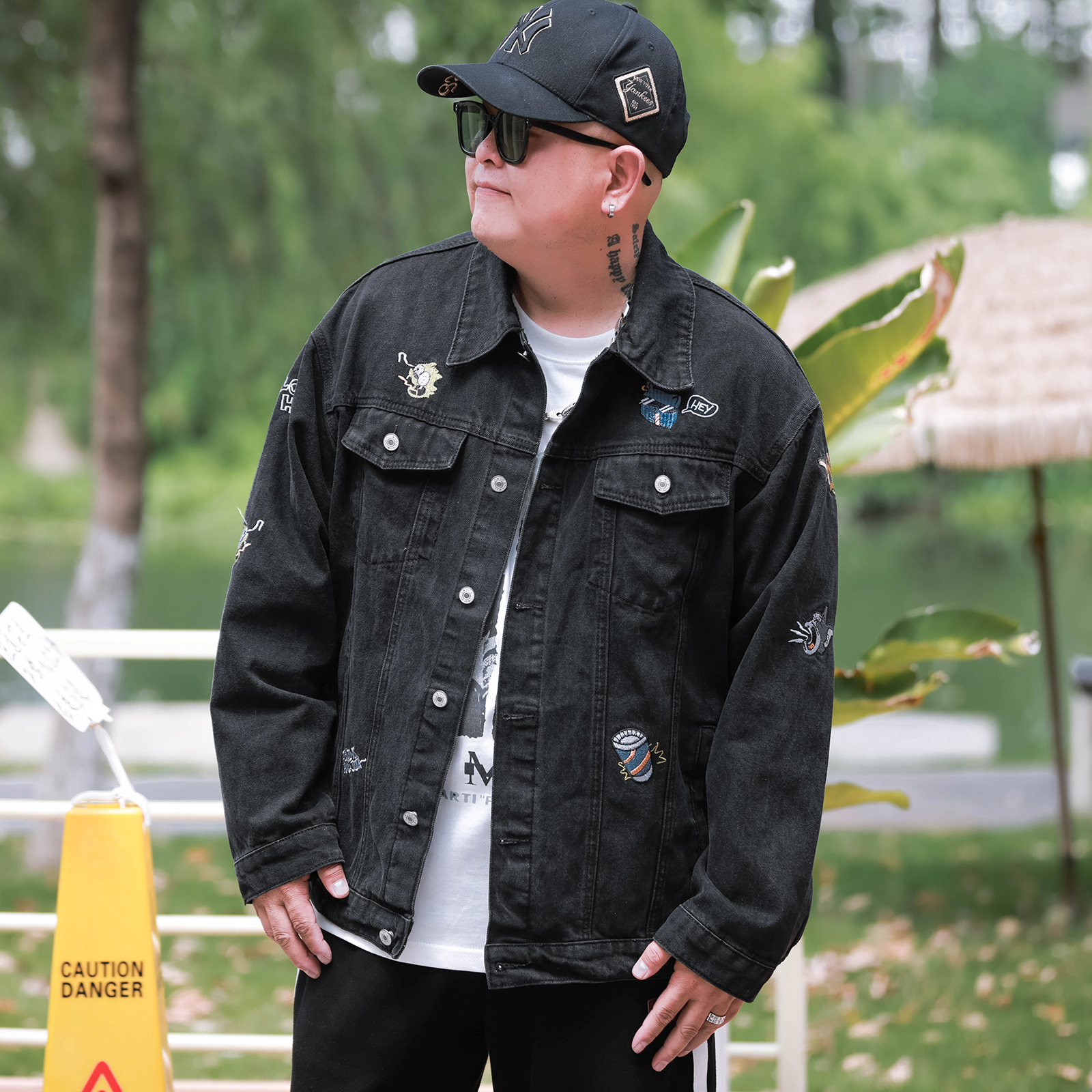 徐天霸大码美式潮牌刺绣水洗显瘦帅气牛仔外套工装机车短夹克胖子