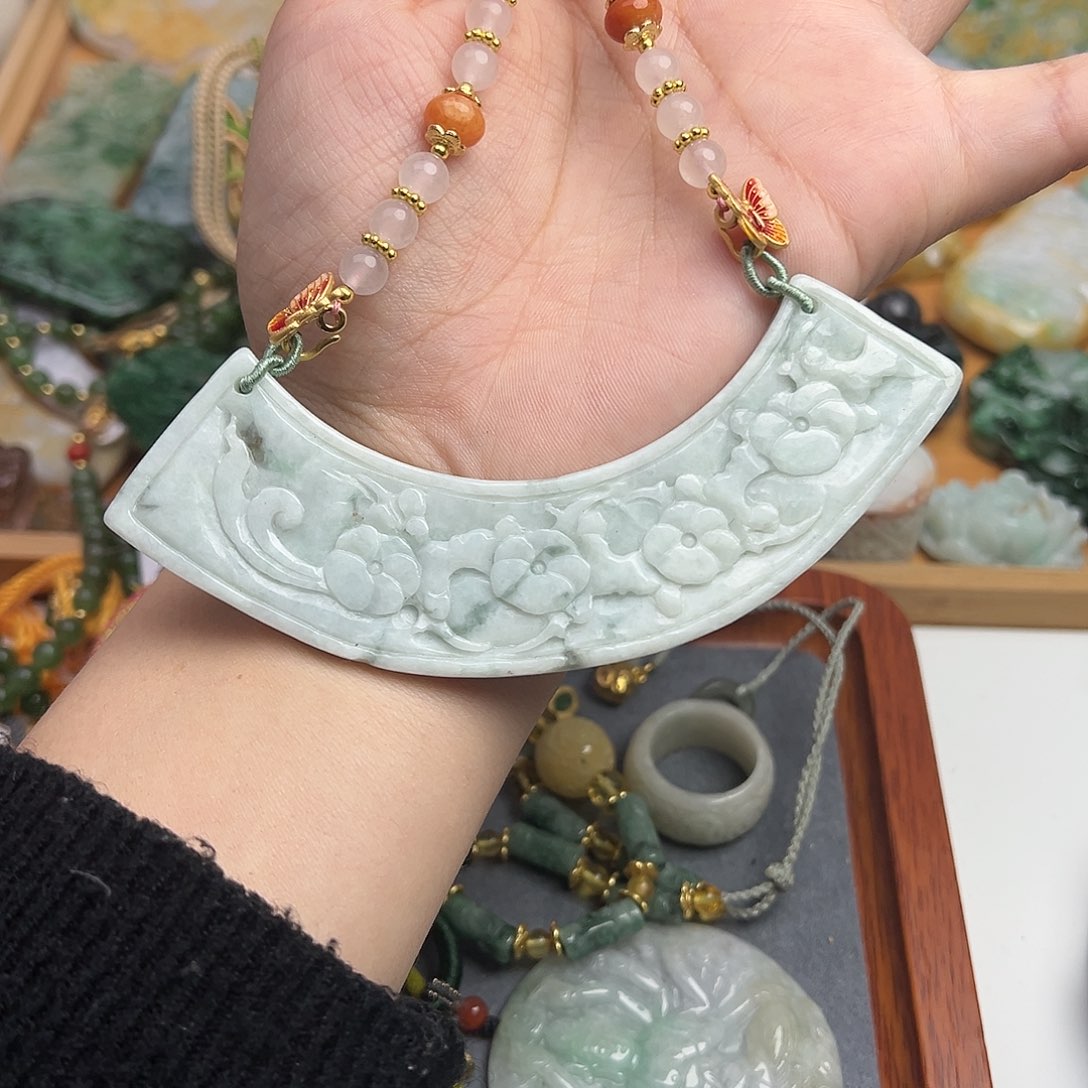 翡翠吊坠(赠链)未镶嵌吊坠