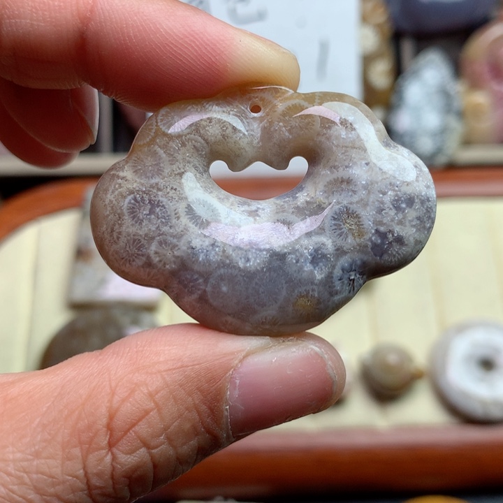 硅化珊瑚（珊瑚玉）颈饰未镶嵌