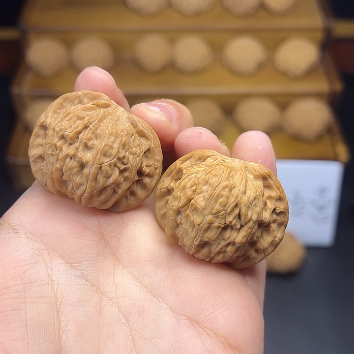 k***n文玩核桃把件磨盘哥