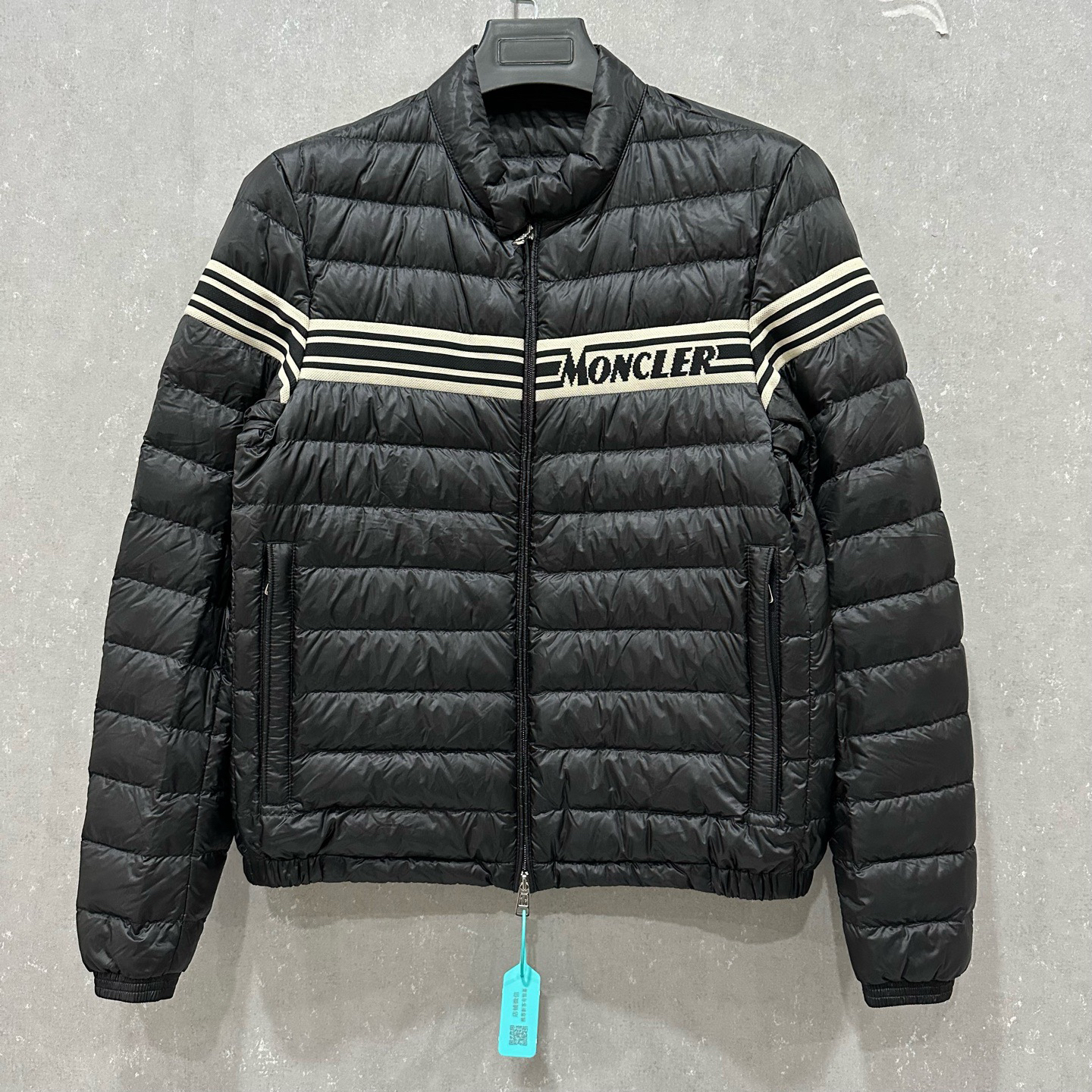 99新 MONCLER 亮面机车款羽绒服2码/006107