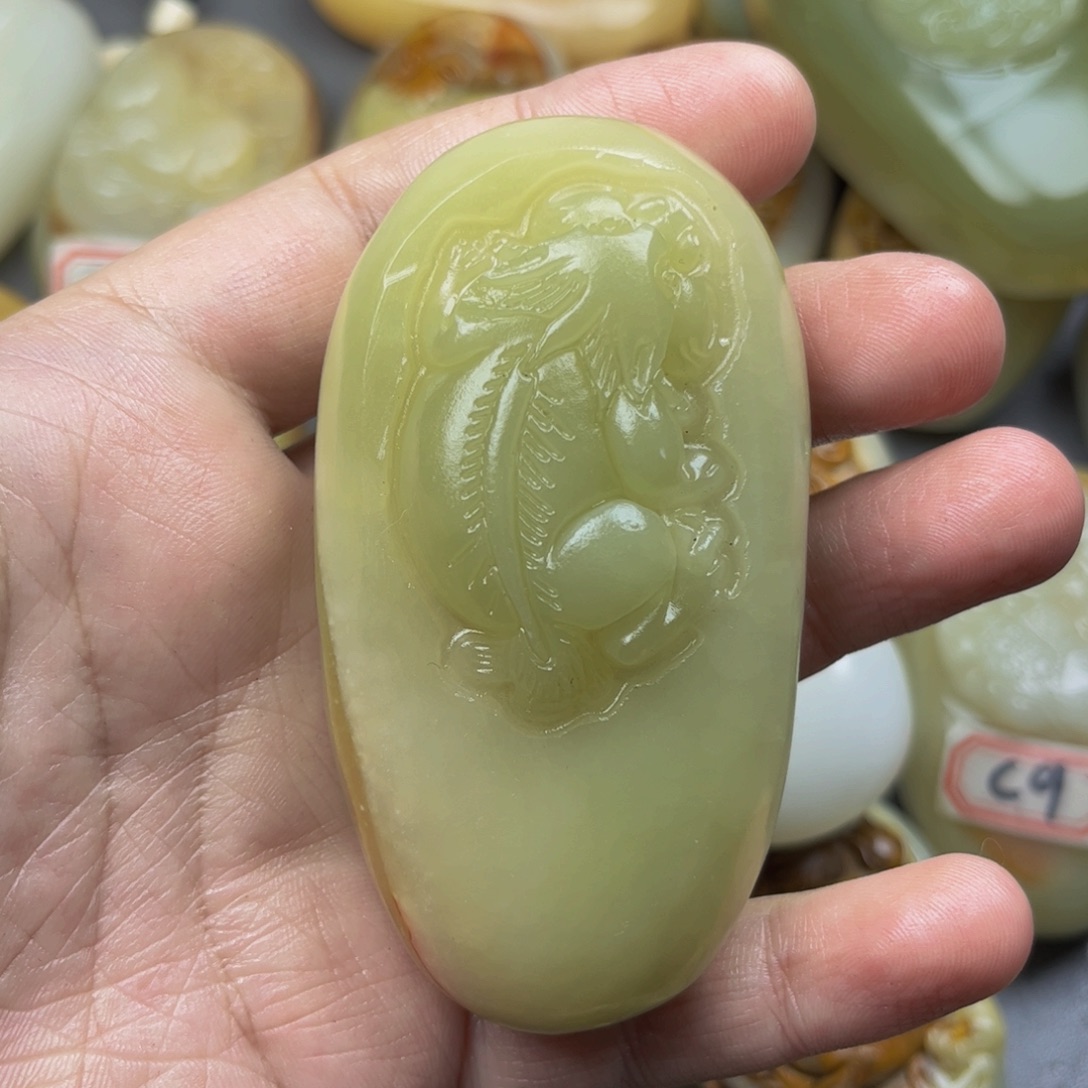 真***生石材方解石手把件貔貅