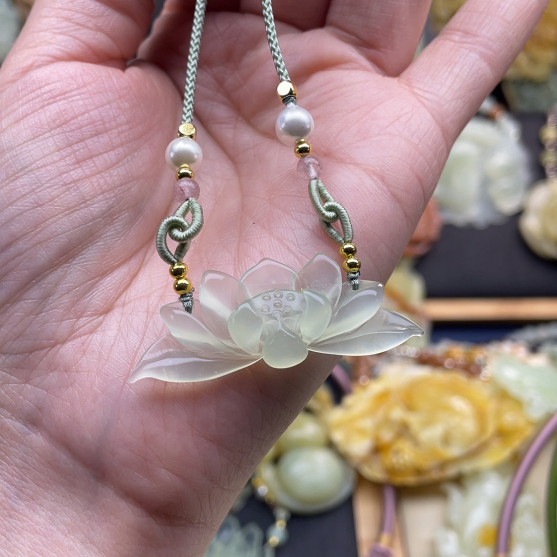 蛇纹石玉颈饰未镶嵌