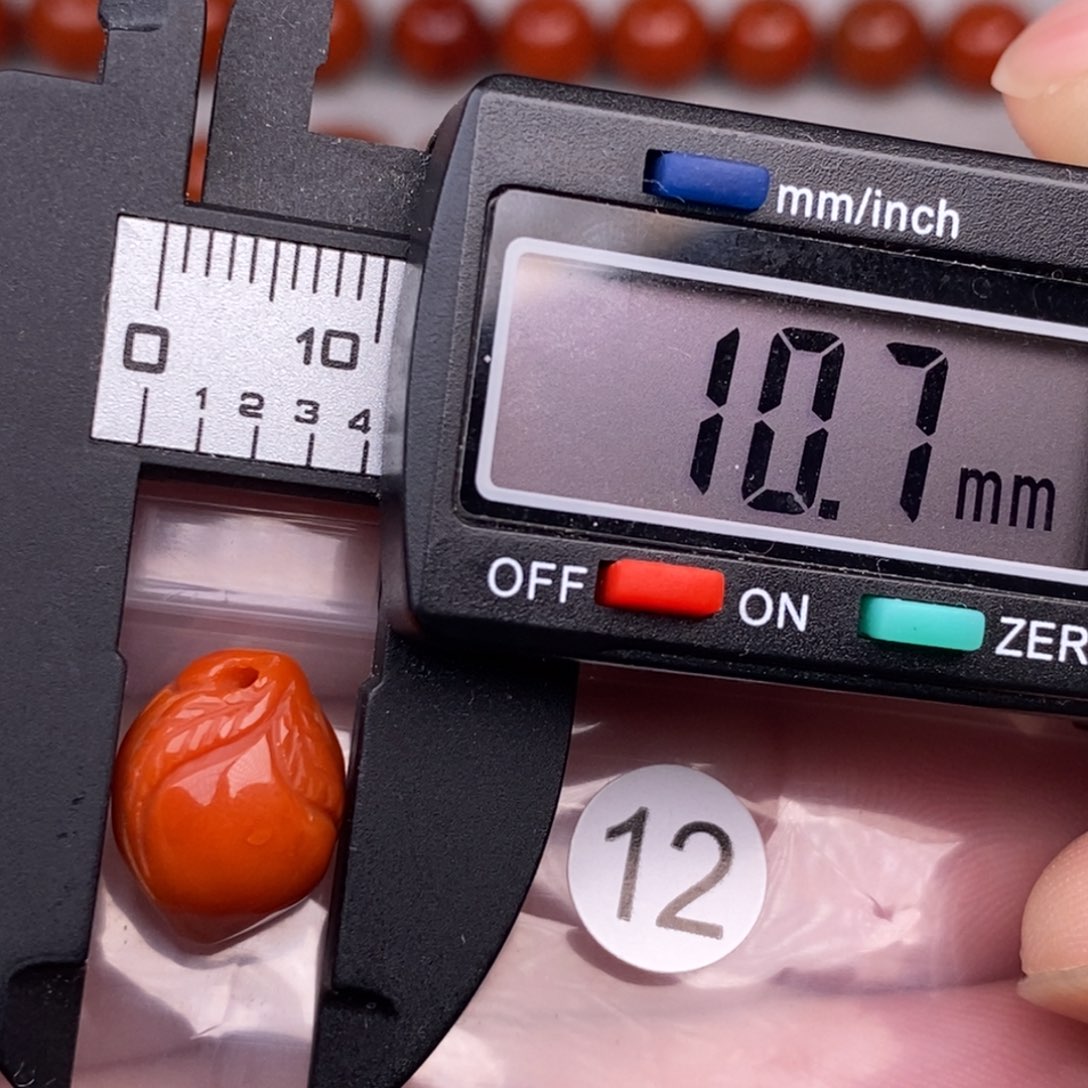 南红玛瑙未镶嵌配饰有瑕疵