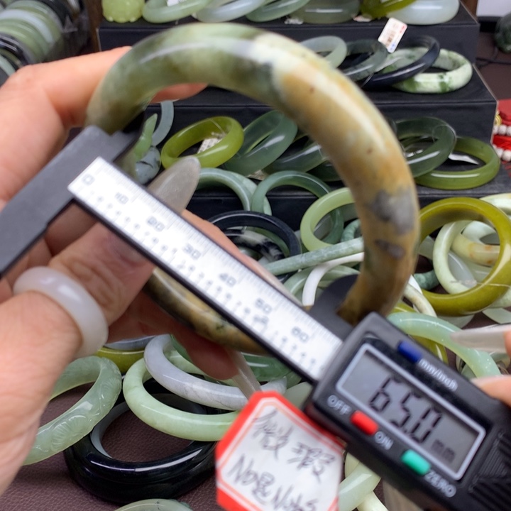 蛇纹石玉手镯未镶嵌795