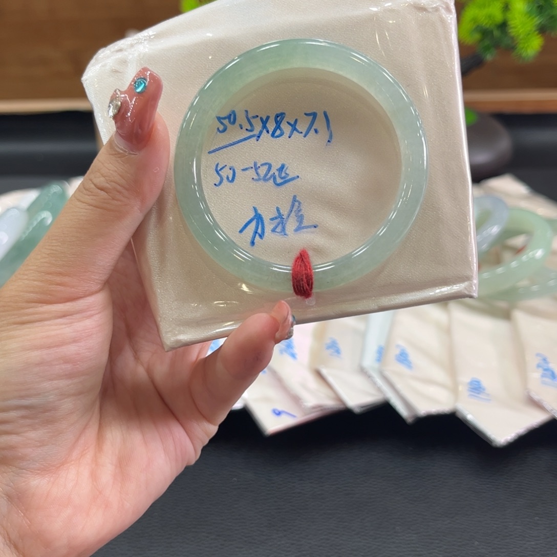 双****未镶嵌手镯翡翠50.5圆条