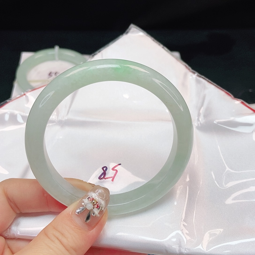 翡翠手镯未镶嵌9****3泥鳅背