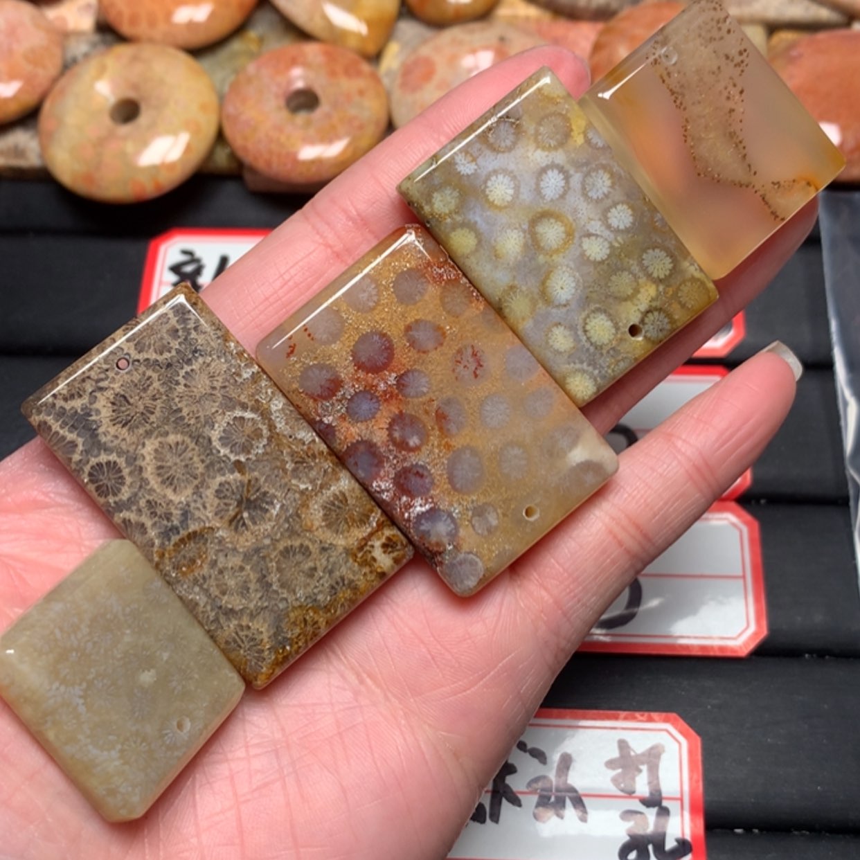 【闪购商品】硅化玉颈饰未镶嵌糯**。