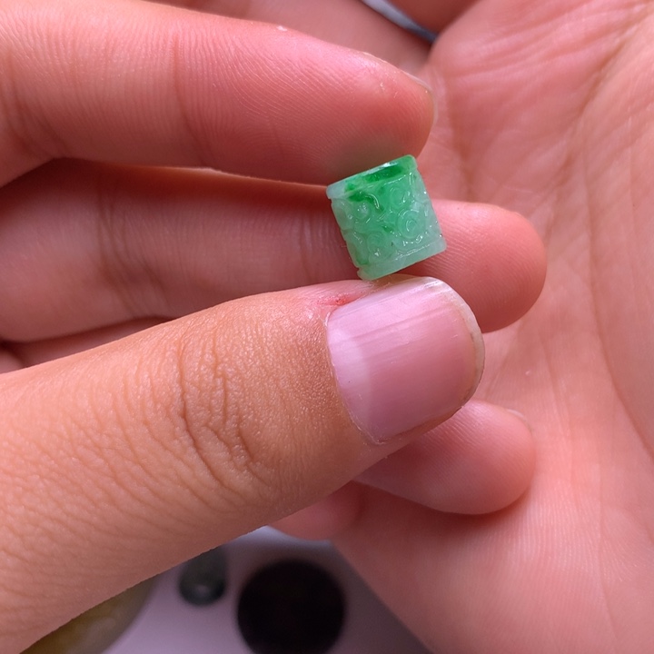 定制翡翠未镶嵌桶珠