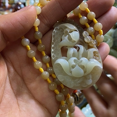 和田玉颈饰未镶嵌