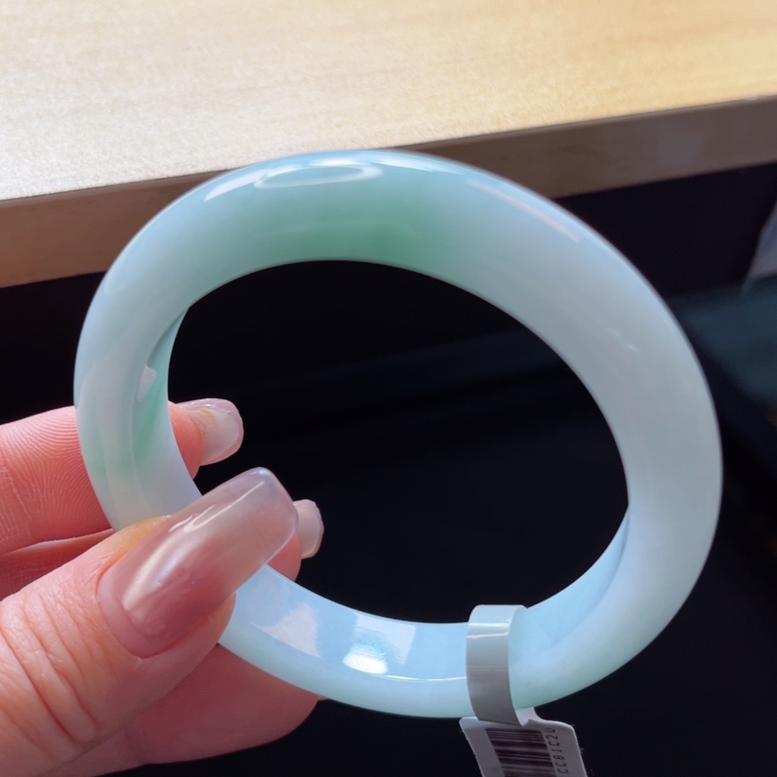 翡翠手镯未镶嵌手镯