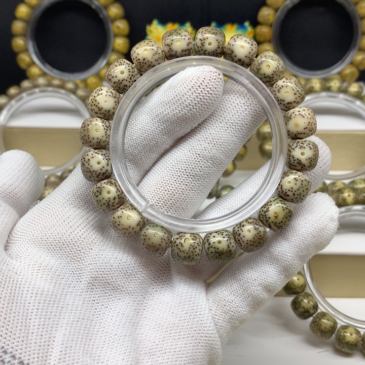 冯***.星月菩提手串深灰大眼睛11.3/10.3