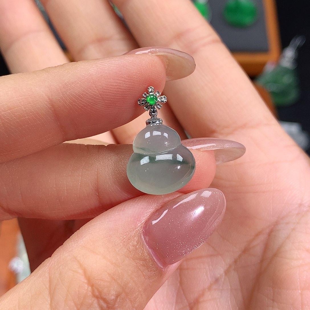 翡翠18K金镶嵌颈饰翡翠