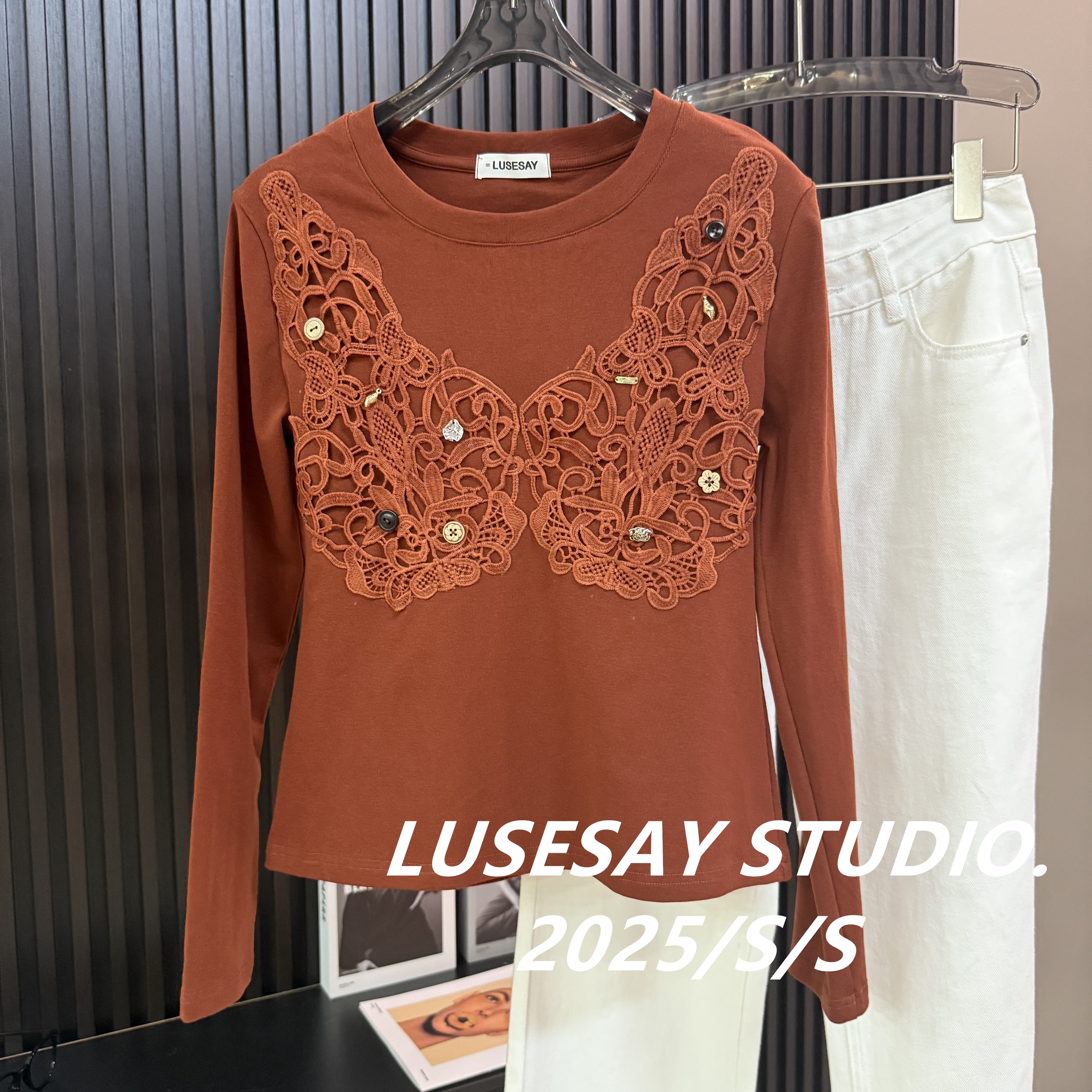 LUSESAY 重工立体刺绣设计 秋冬2025新款 长袖t恤女百搭显瘦上衣