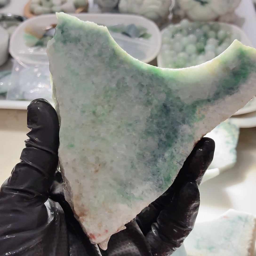 翡翠未镶嵌颈饰边角料