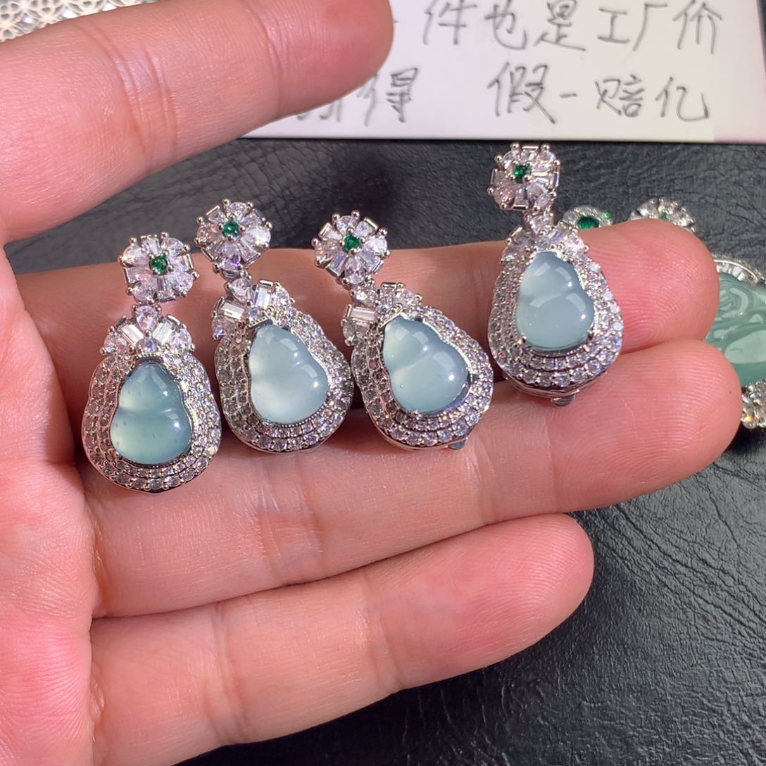 翡翠颈饰未镶嵌葫芦