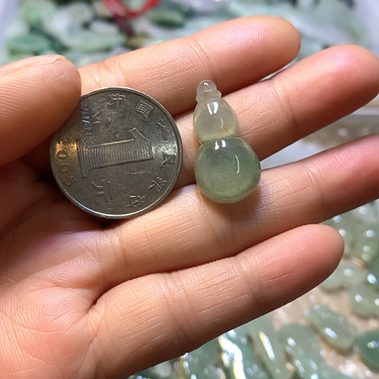 翡翠未镶嵌颈饰吊坠