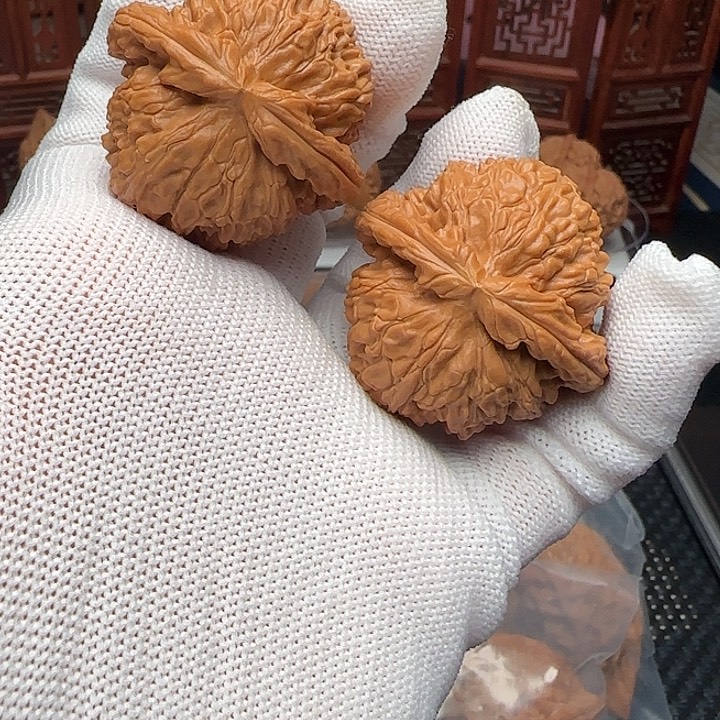 文玩核桃吊坠全品白狮子41福利