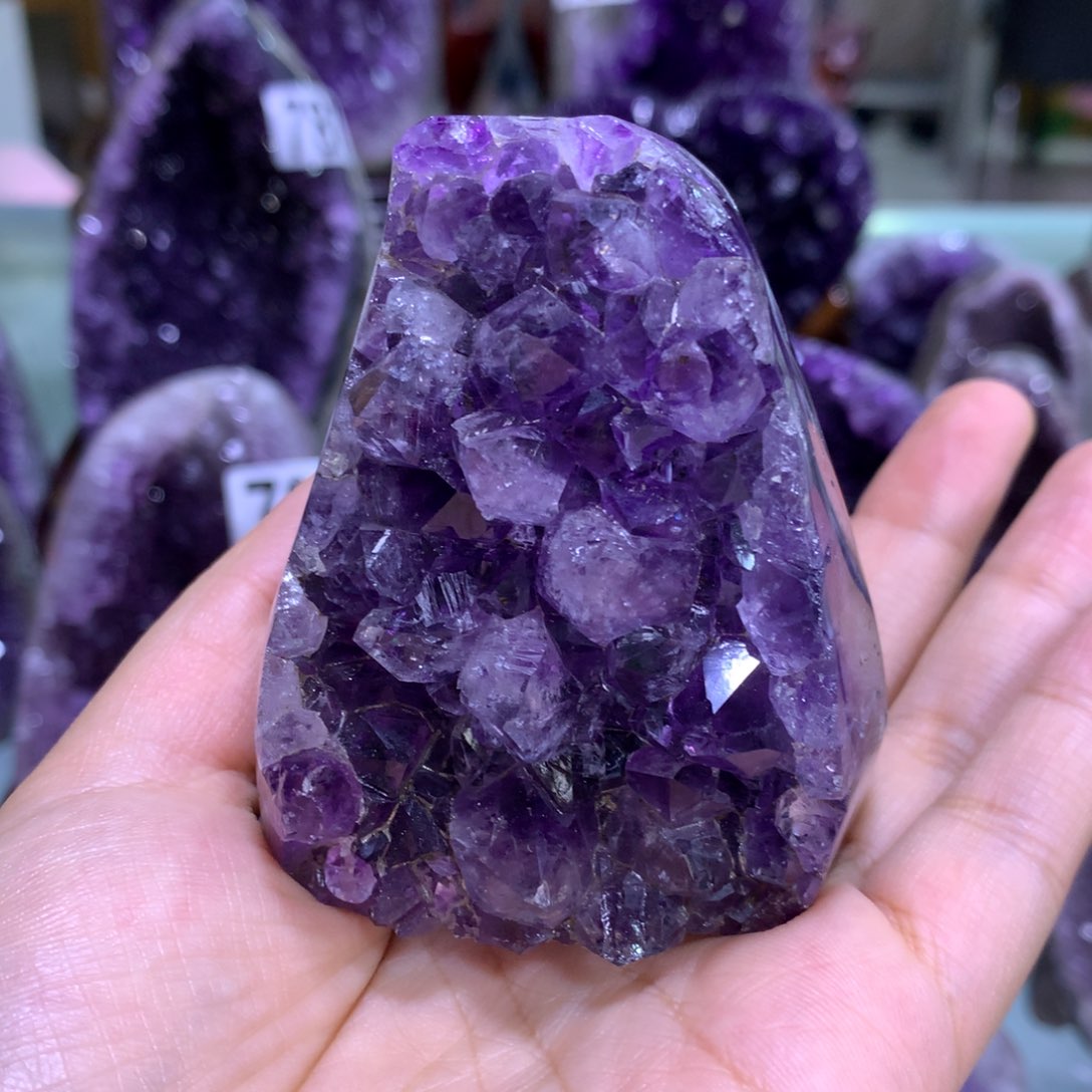 未镶嵌水晶大型摆件（非配饰）