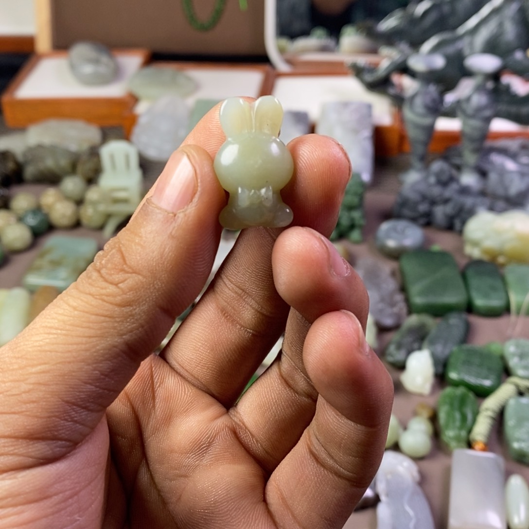 和田玉颈饰未镶嵌奕*酱