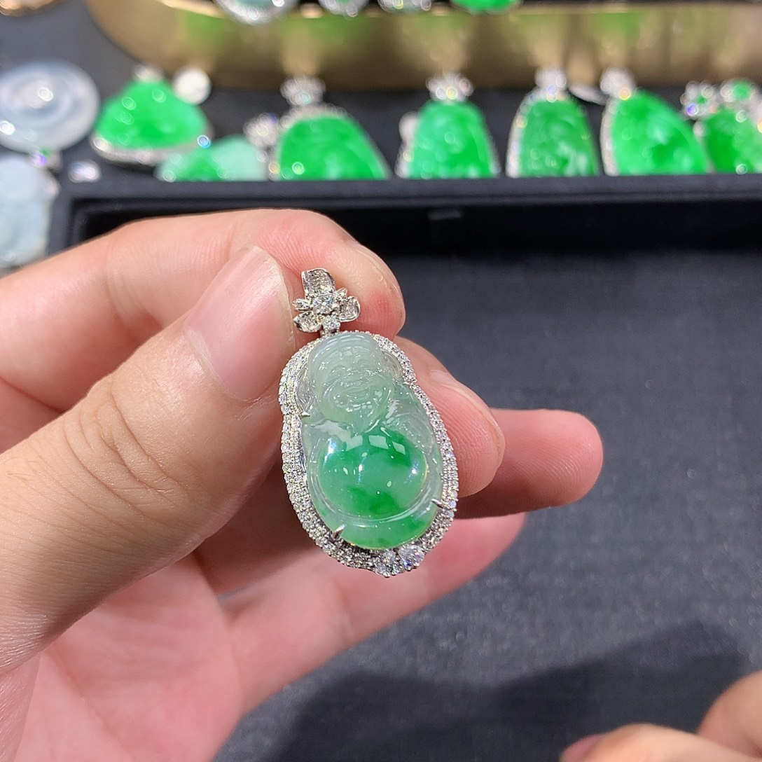 翡翠18K金镶嵌颈饰