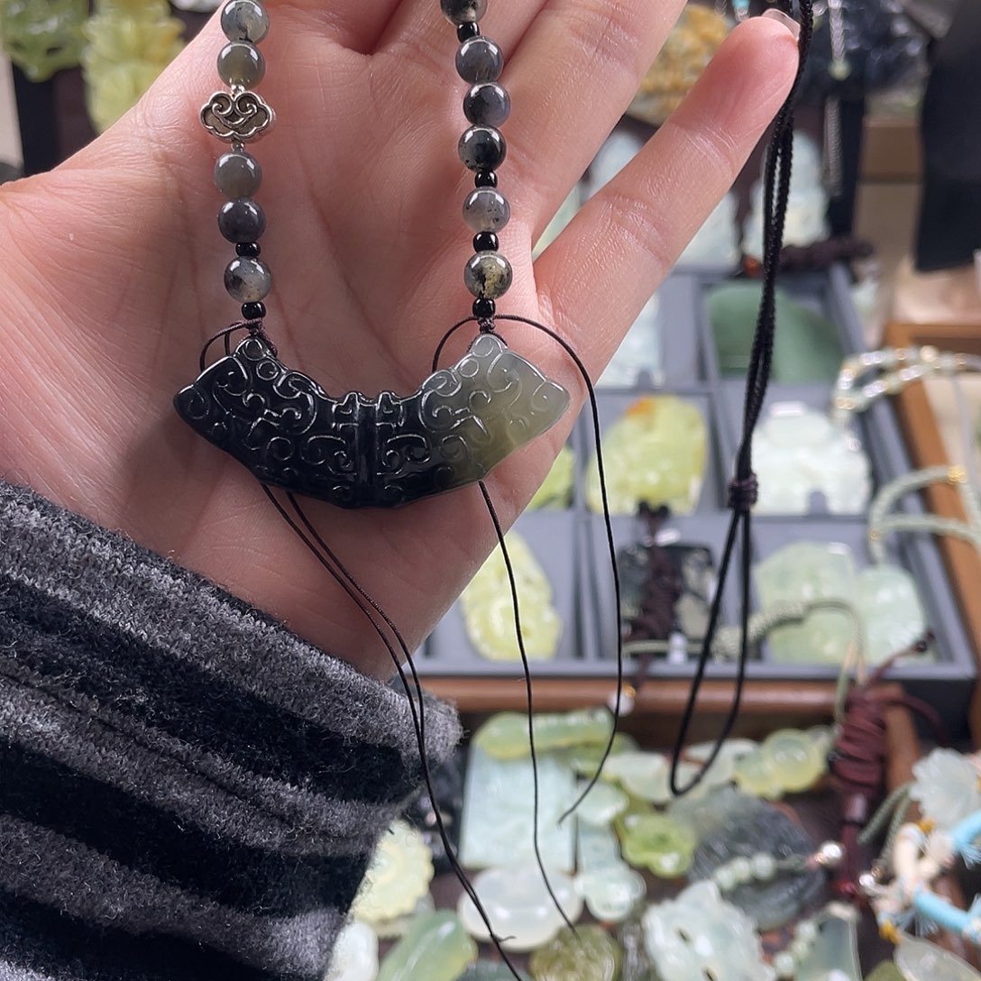 岫玉未镶嵌吊坠(赠链)