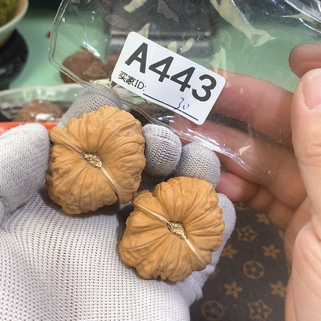 桃核把件南瓜练手对。  