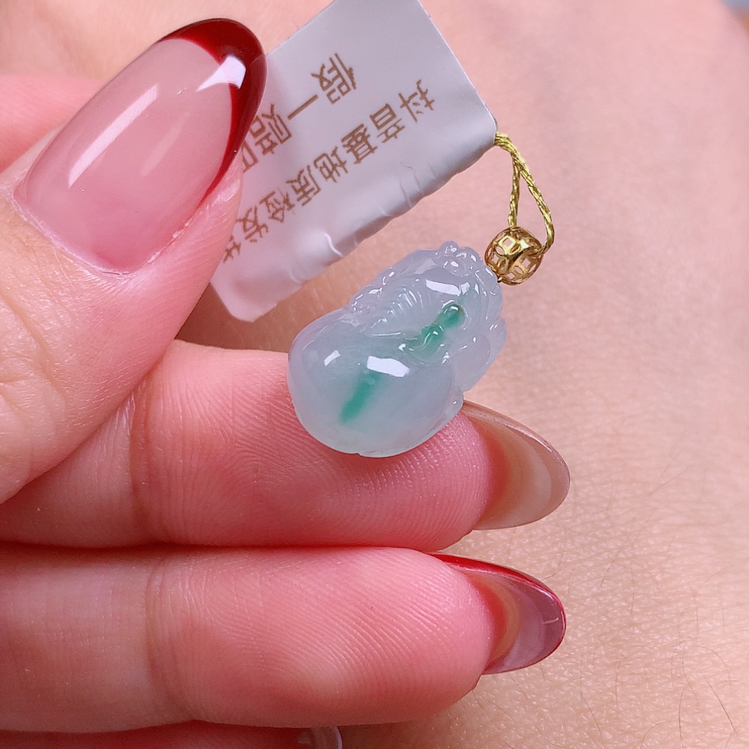 翡翠18K金镶嵌颈饰貔貅
