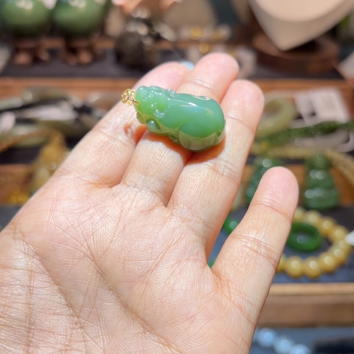 和田玉18K金镶嵌颈饰