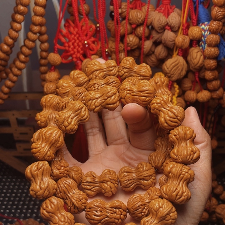 知***2木质类龙纹桃枭挂件