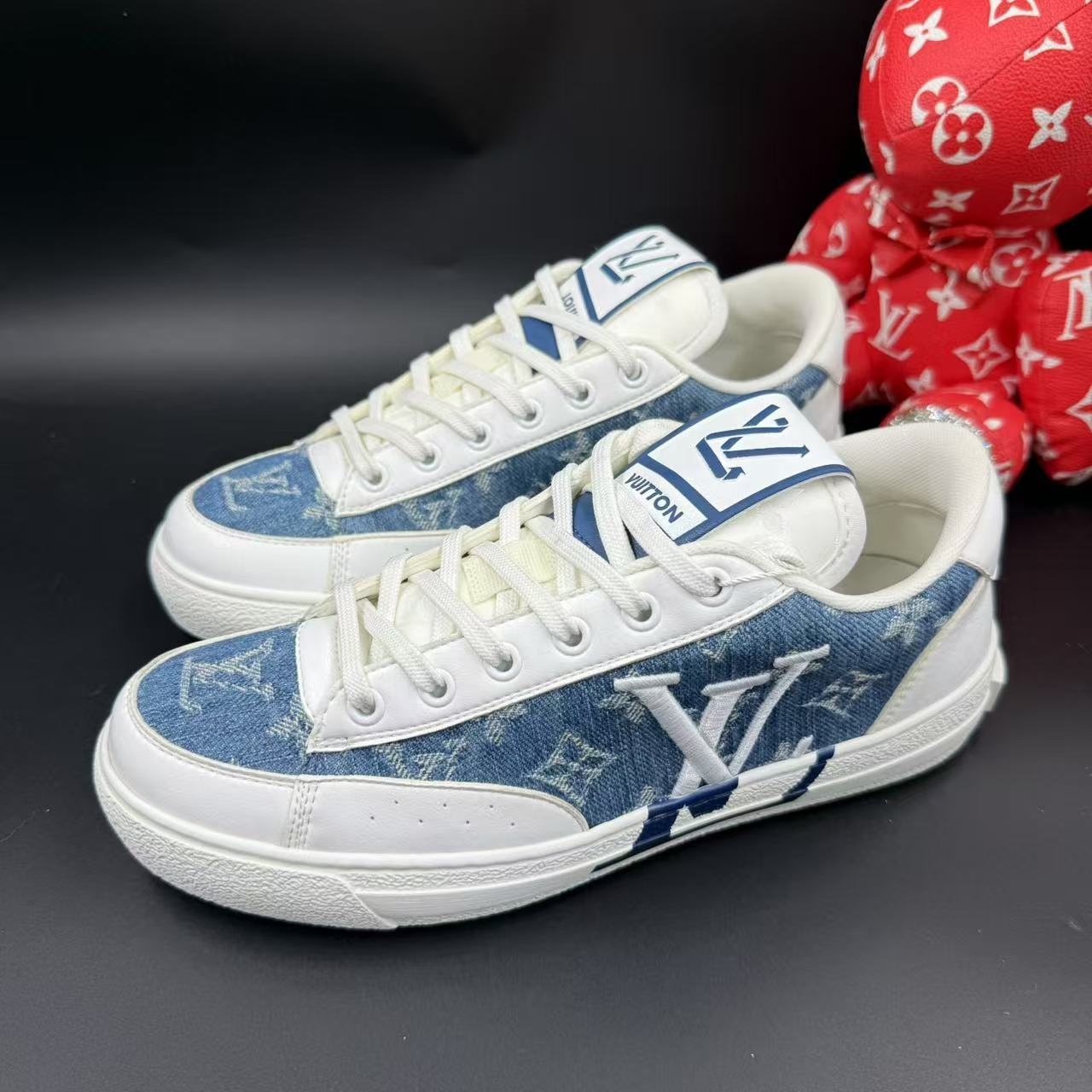 99新 LouisVuitton/路易威登 白蓝牛仔错位查理板鞋38欧码 kke527