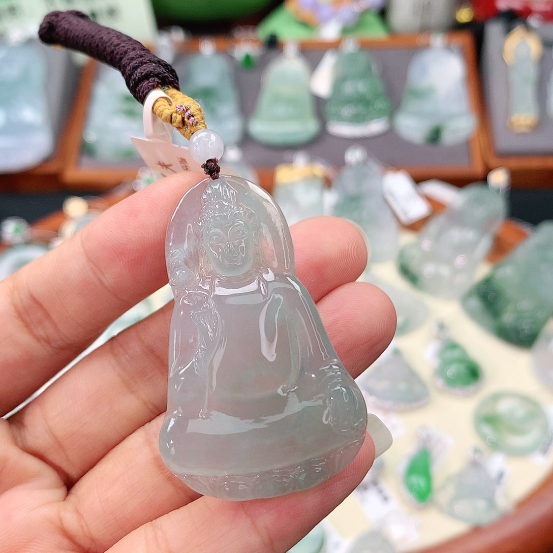 翡翠未镶嵌颈饰素衣观音
