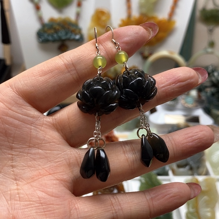 蛇纹石玉耳饰未镶嵌