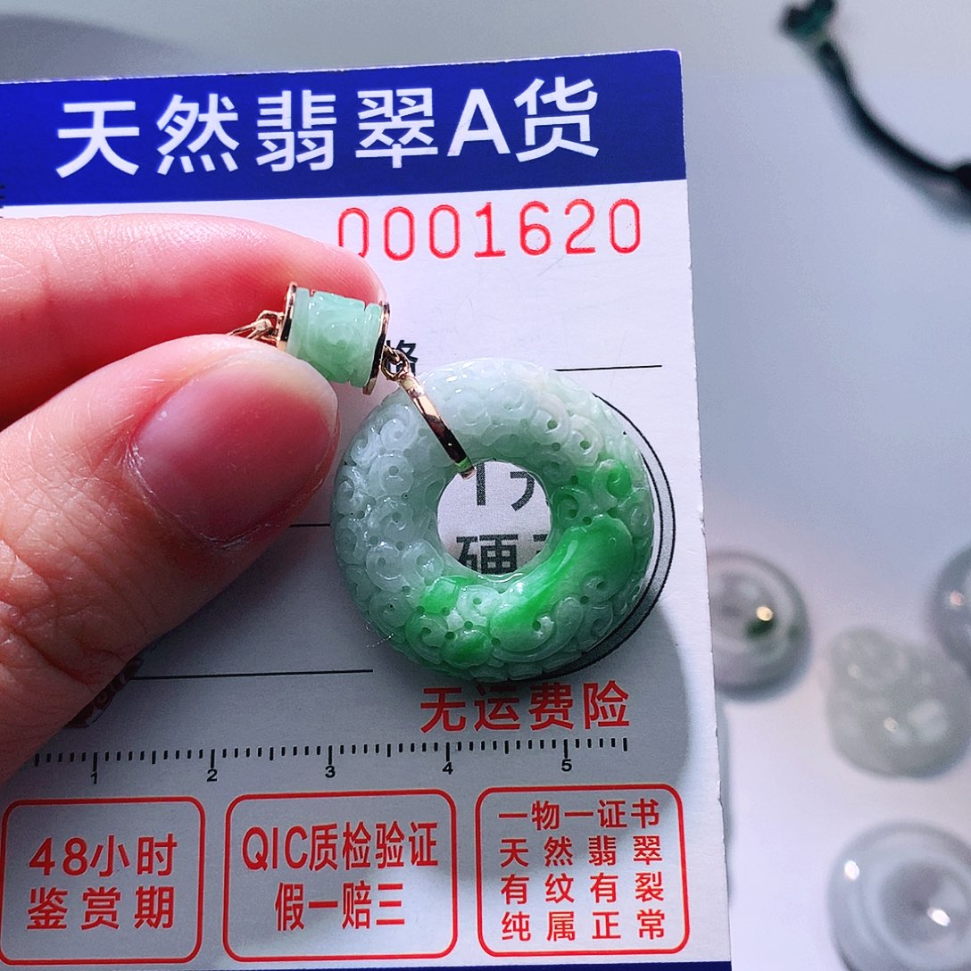 翡翠颈饰18K金镶嵌吊坠