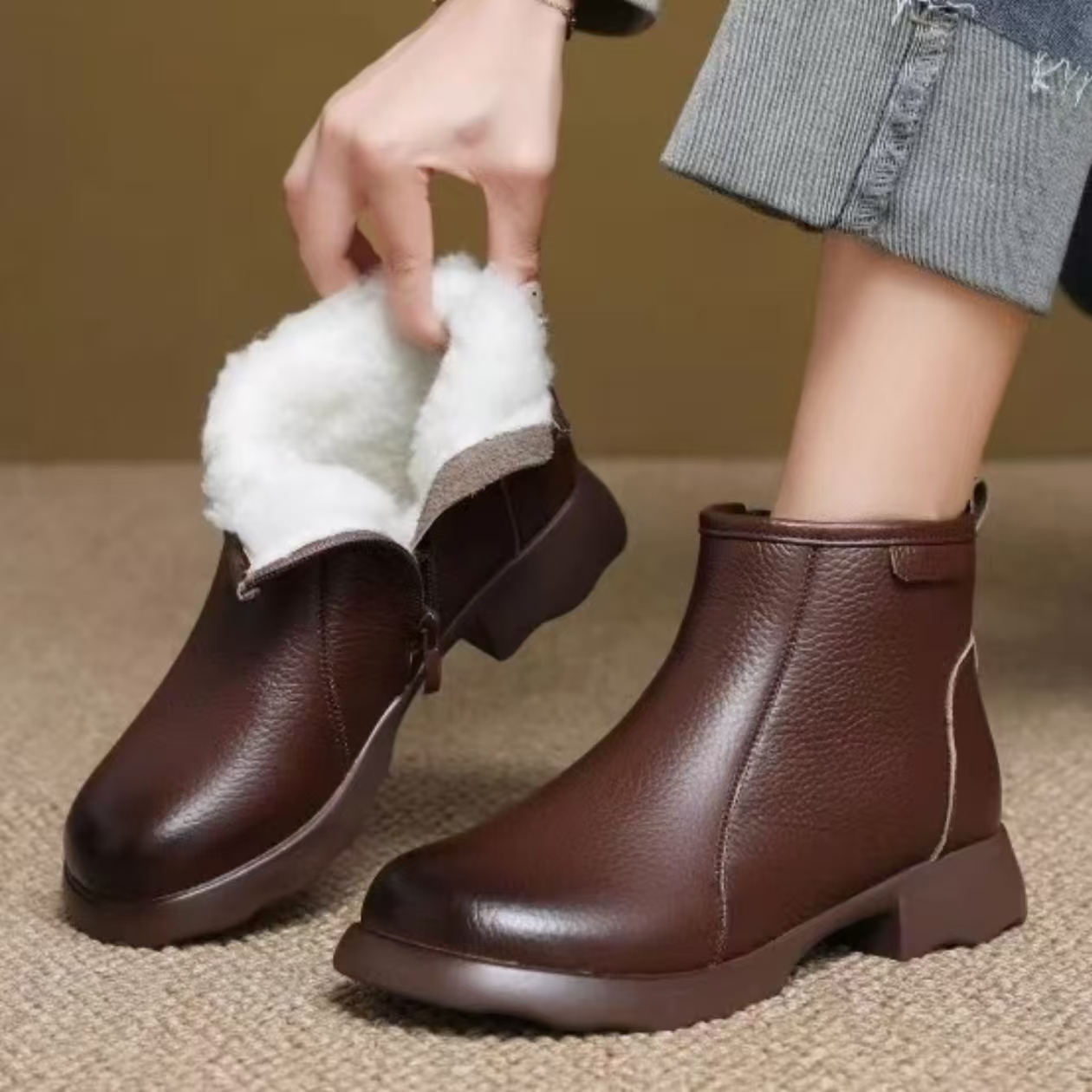【朵苮品牌】 短靴方跟冬休闲风圆头女靴保暖冬季平底加厚软底8968