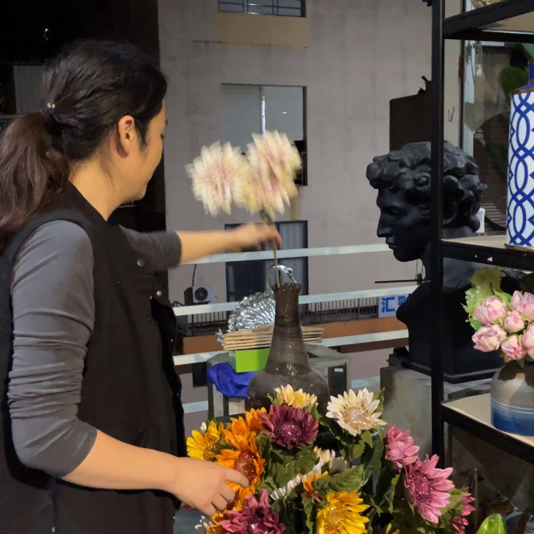 小**1陶瓷花瓶，仿真绿植。