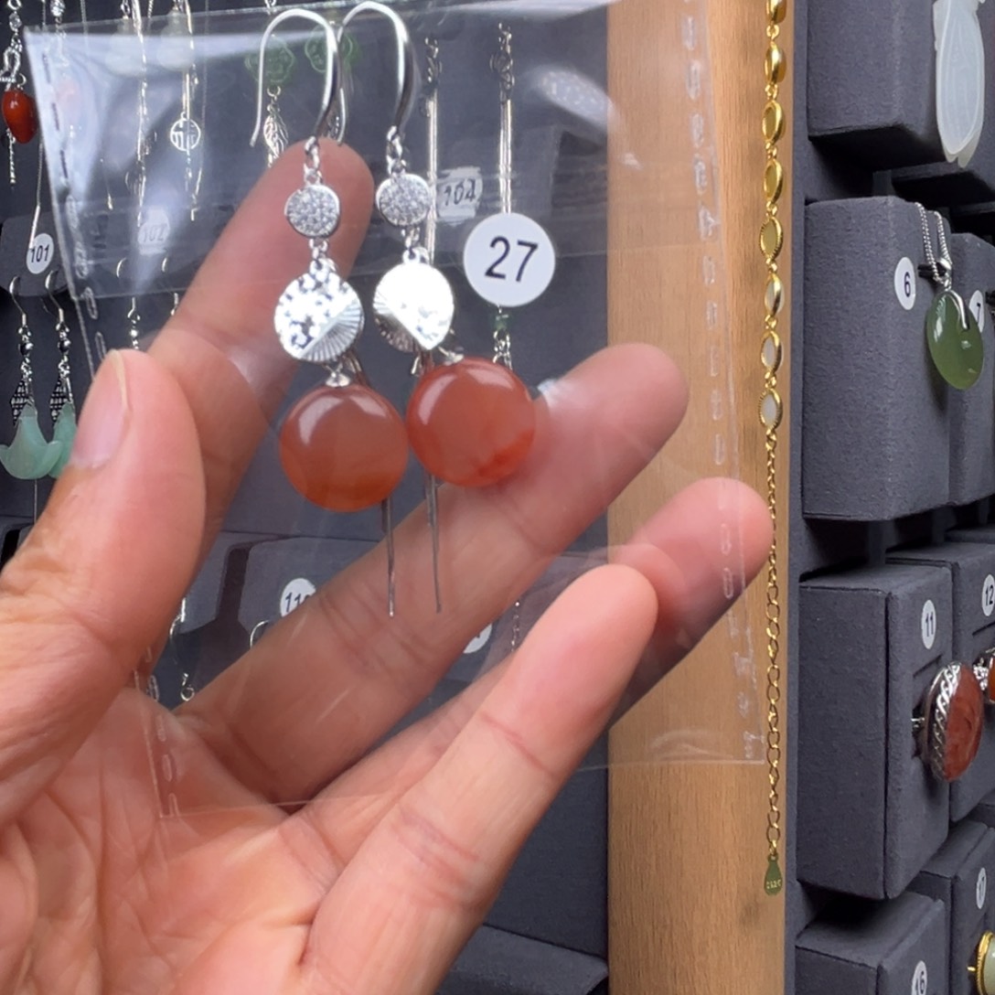 银S925镶嵌南红玛瑙耳饰坤****息