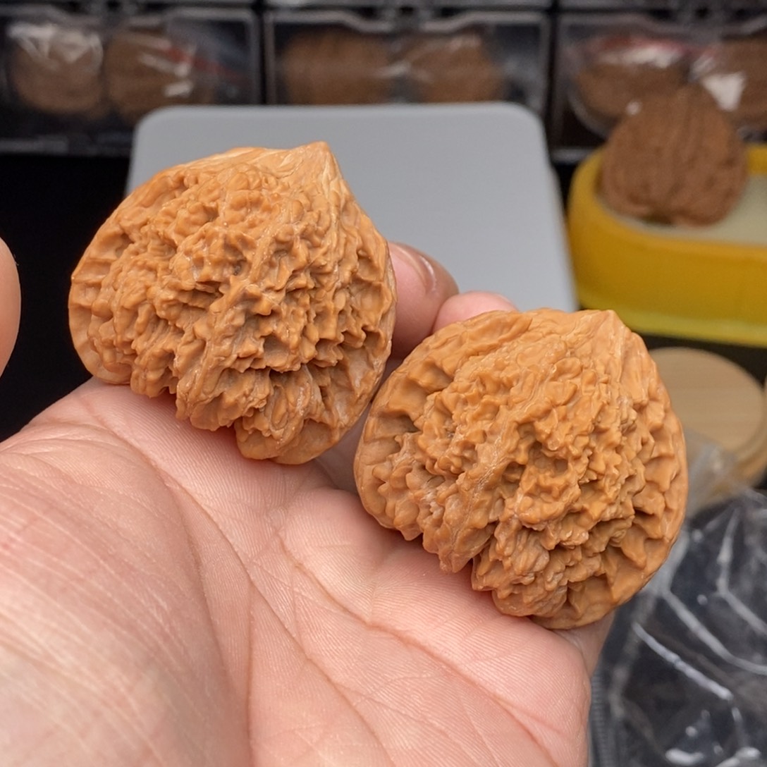 核桃把件郭 43左右满天星