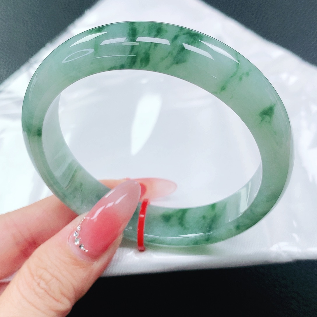 翡翠手镯未镶嵌57圈