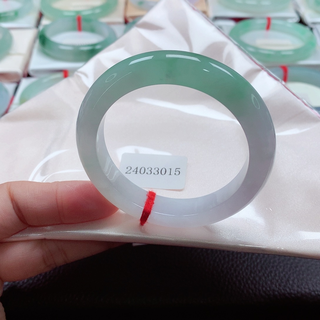 翡翠手镯未镶嵌天然A货翡翠