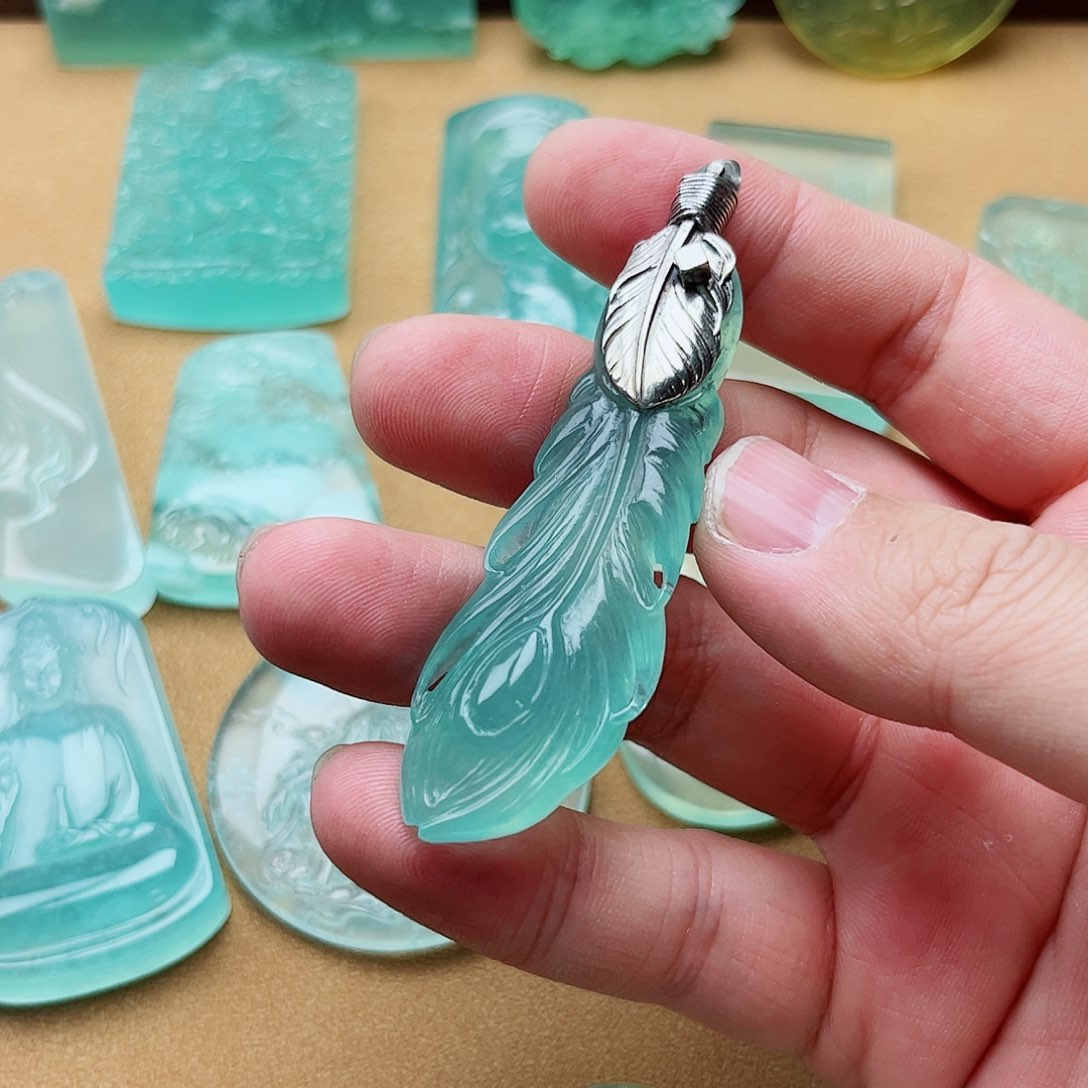 蛇纹石玉颈饰未镶嵌