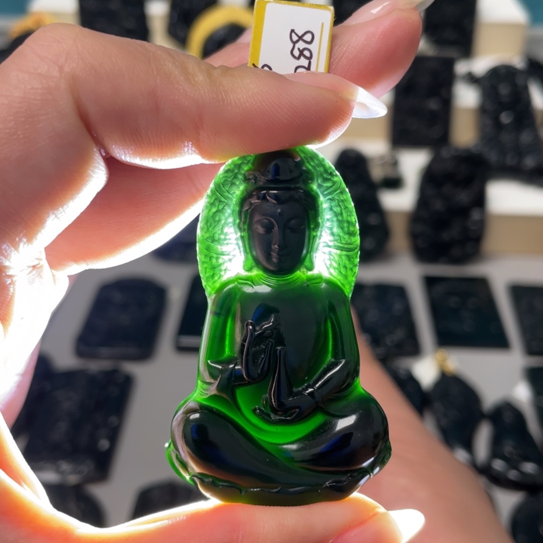 未镶嵌蛇纹石玉吊坠