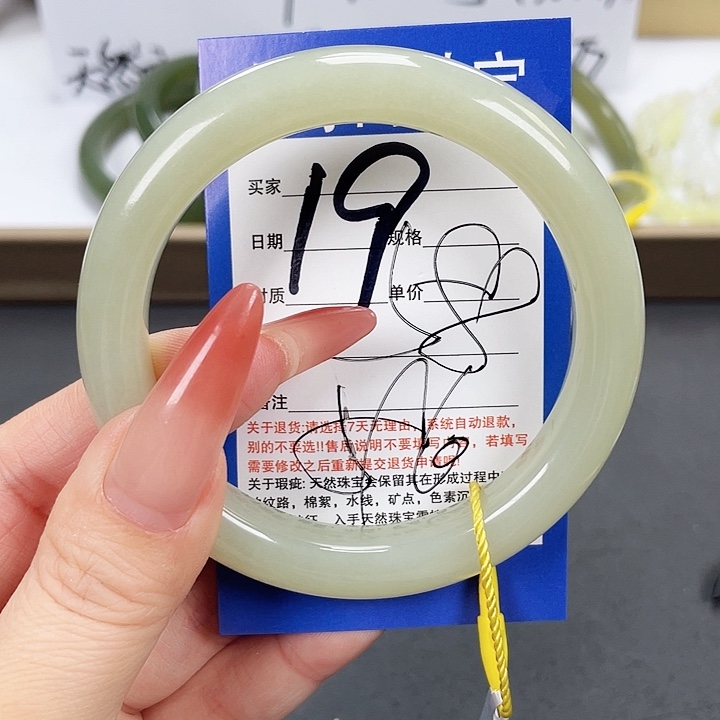 和田玉手镯未镶嵌