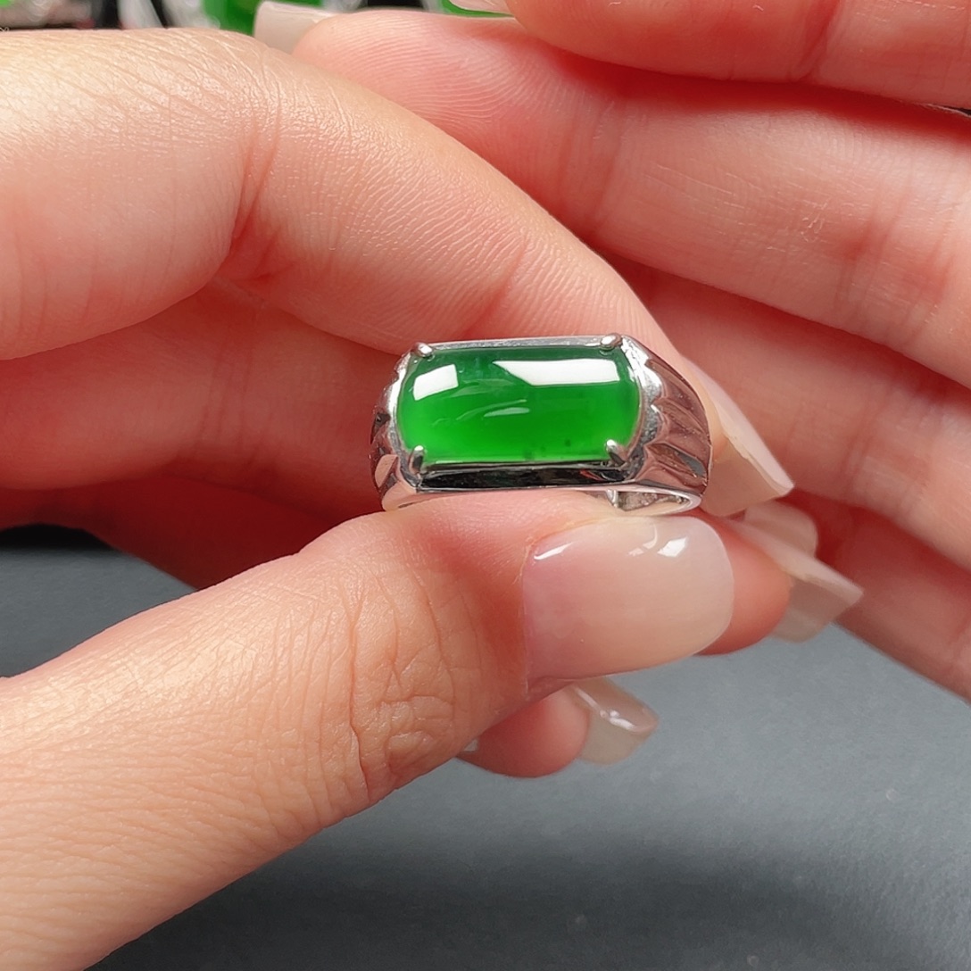 翡翠银S925镶嵌戒指没有运费险2864