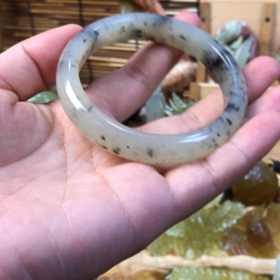 未镶嵌蛇纹石玉颈饰