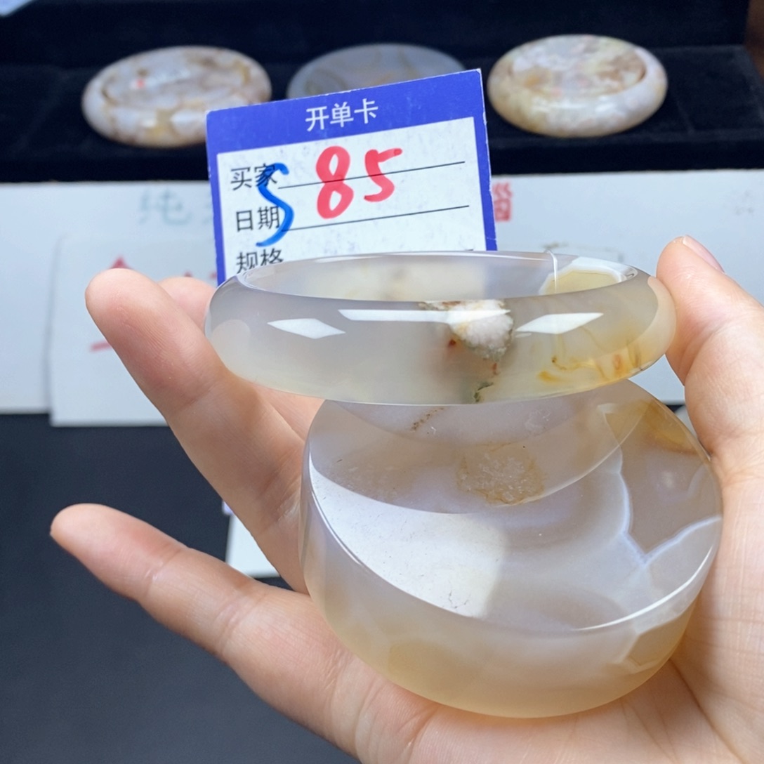 石英质玉手镯未镶嵌