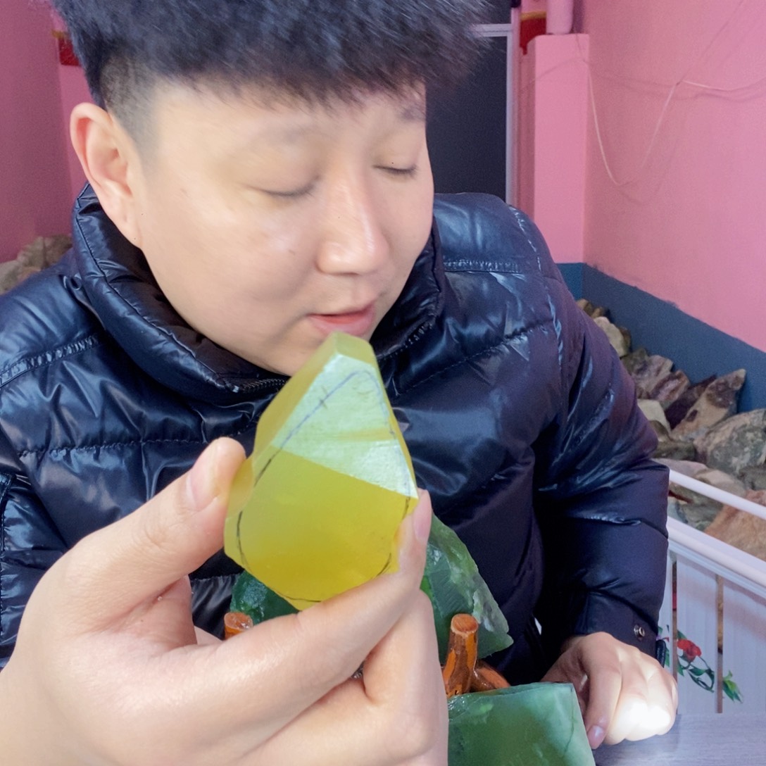 蛇纹石玉未镶嵌岫玉原石蛇纹石玉